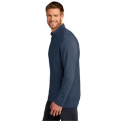 TravisMathew Newport Full-Zip Fleece -Travel Storage Store TM1MU420 bluenights model side 550x550.jpg